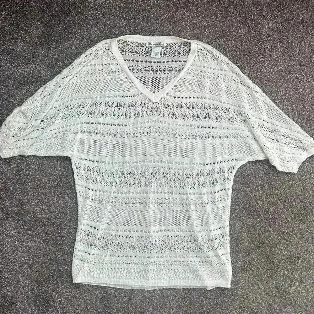 Crochet Kimono-Sleeve V-Neck Pullover Sweater. Size small. Cream